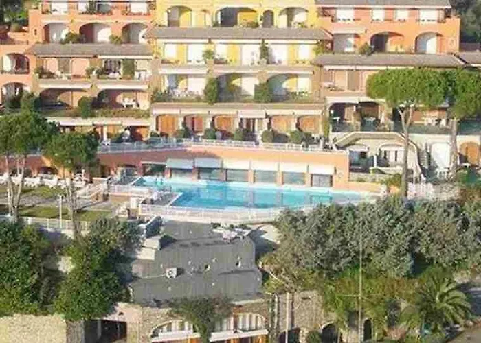 Portofino Est Apartmanhotel