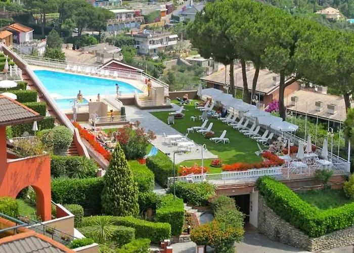 Portofino Est 아파트호텔 라팔로